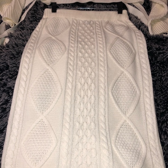 Skirt and sweater set - Picture 2 of 3